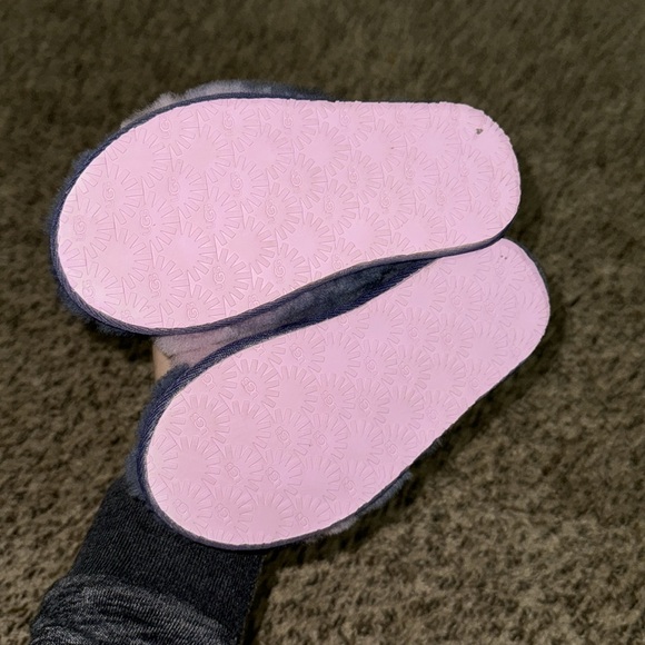 UGG girls fluff slides - Picture 3 of 4